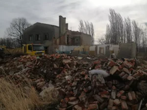 Rozbiórka starego budynku i usuwanie gruzu – AL-MAR Głubczyce.